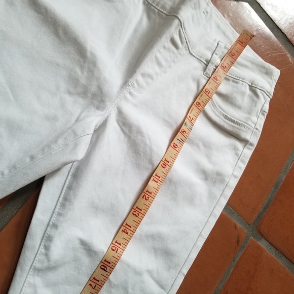 SUKO Mid Rise Pull On White Stretch Denim Capris - Picture 7 of 10